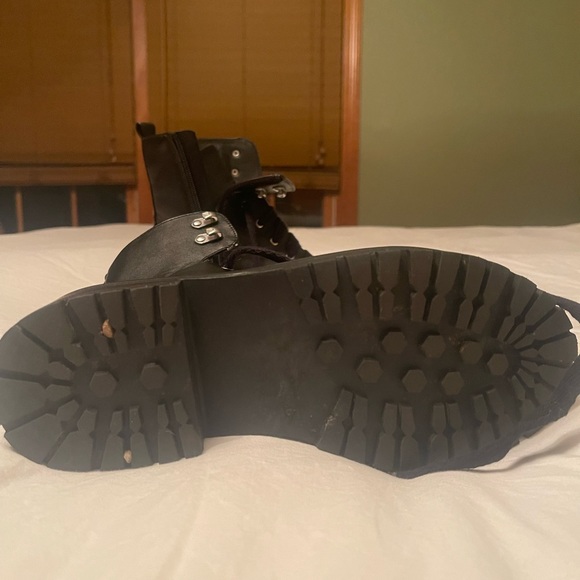 Like New. Black Madden Girl Boots zip side. PU - Picture 3 of 5